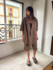 Ensemble, Georgia, taupe