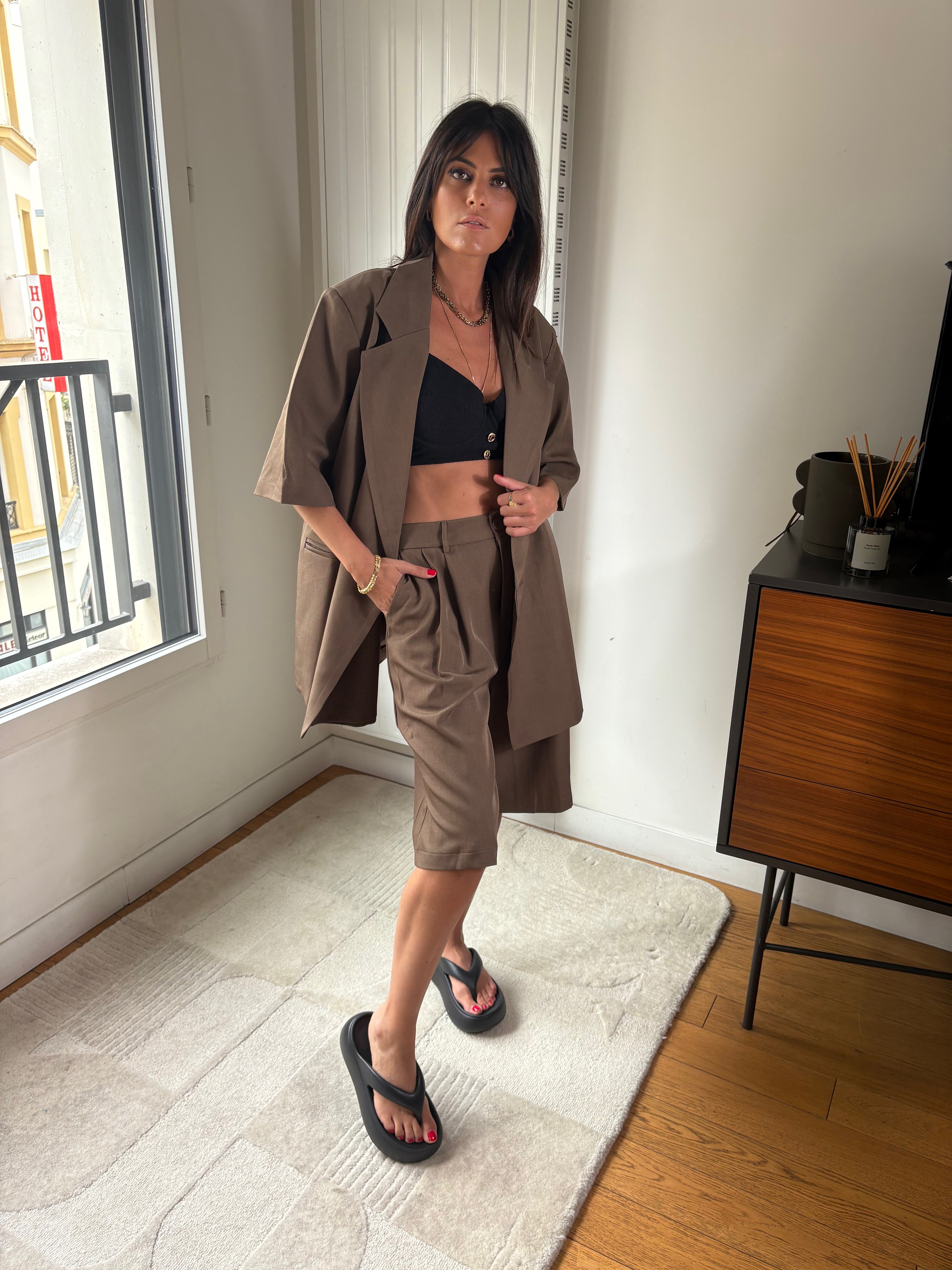 Ensemble, Georgia, taupe